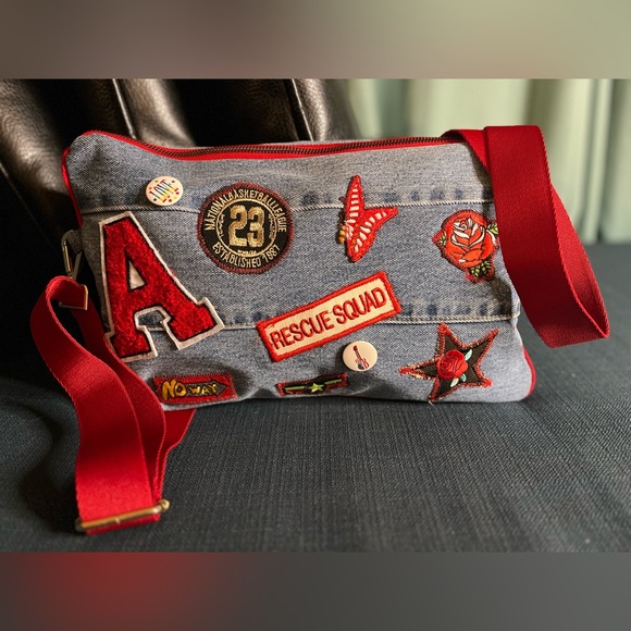 BLUE JEAN RED CLUTCH w/ STRAP - Picture 4 of 5